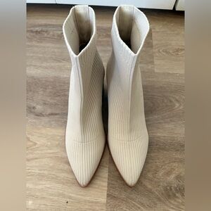 Steven Nara Beige Ribbed Ankle Boots size 8 BNWT